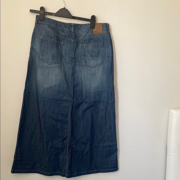 Blue Maxi Denim Skirt with A-Line Cut - Picture 3 of 5